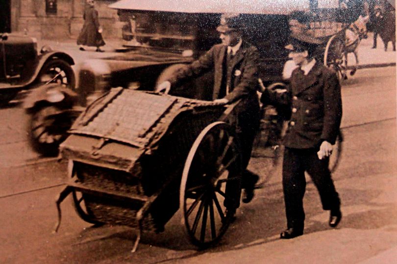 ken-jones-ex-postman-Mostyn-Gallery-Llandudno