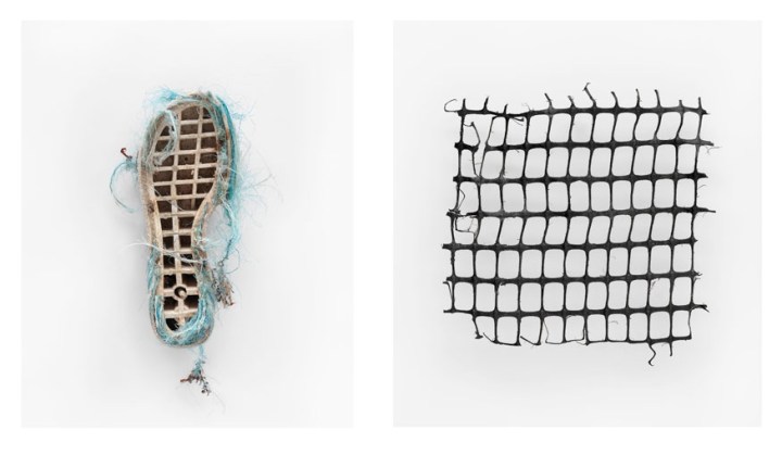 Shoe-22,-Playa-Santa-Maria,-Havanna,-Cuba-2014_Fencing_0